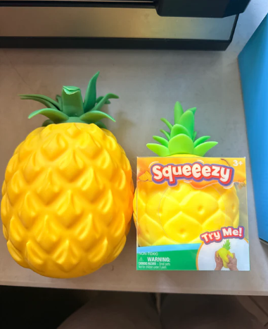 Squeezy Shop JUMBO Squishy Pineapple